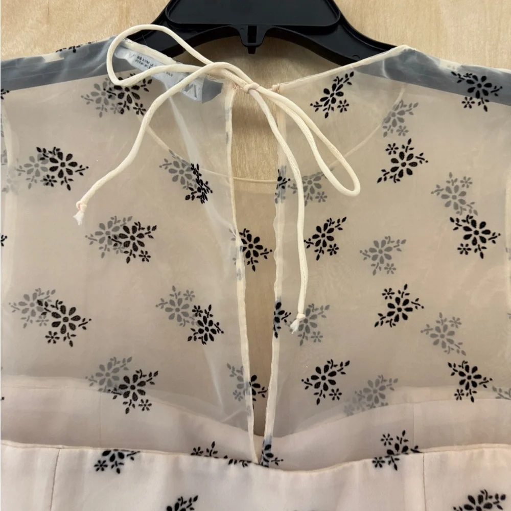 Zara Sheer Puff-Sleeve Floral Appliqué Top in Cream and Black
